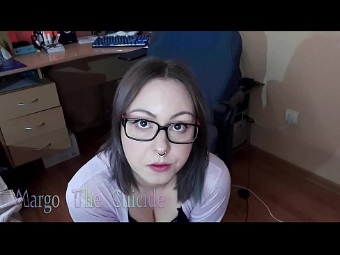 ❤️ Garota Sexy com Dildo de Óculos Chupa Profundamente na Câmera ️ Porno em nós