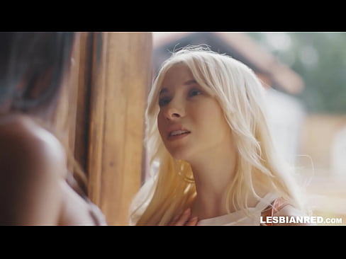 ❤️ A menina volta para casa alguns meses depois e acaba comendo a xoxota de sua madrasta ️ Porno em nós